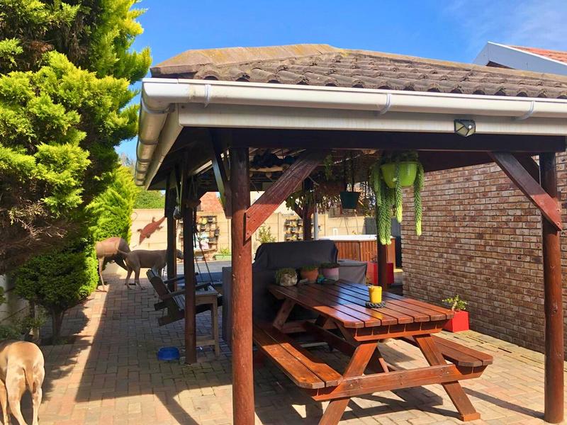 To Let 1 Bedroom Property for Rent in Heiderand Western Cape